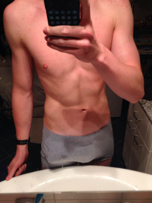 Fit Teen Boy Torso Self Pic